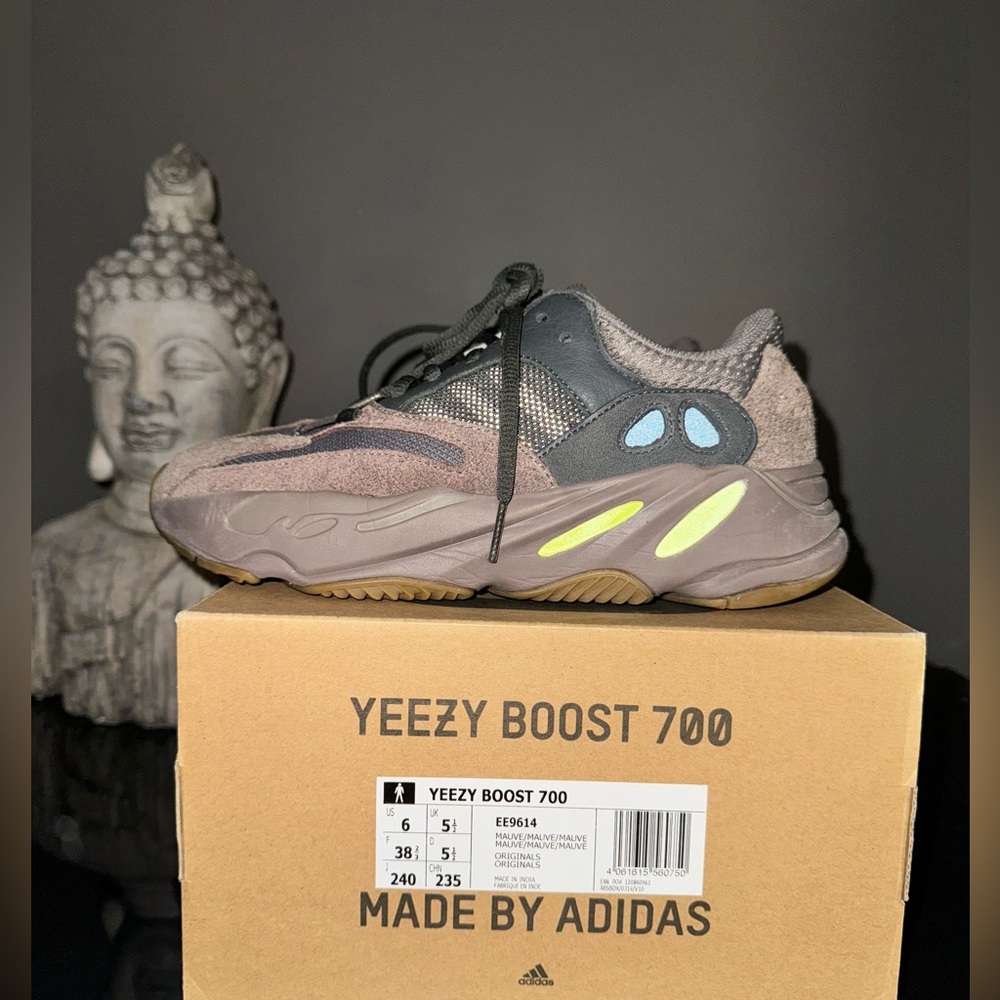 Adidas Yeezy 700 in perfect condition
